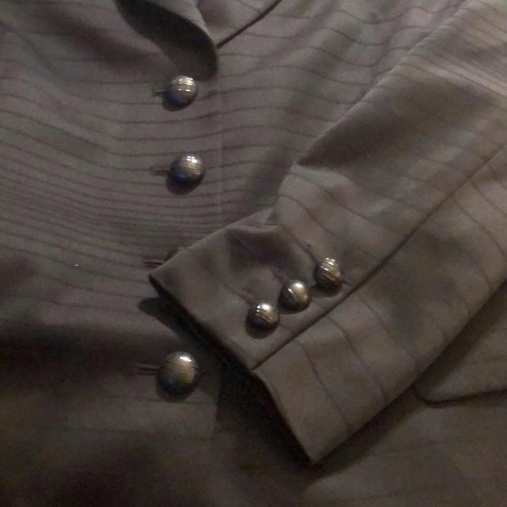 Escada - Picture 6 of 8